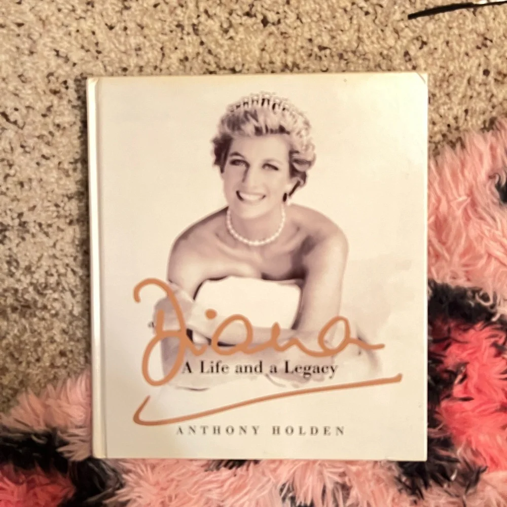 Princess Diana -A Life and a Legacy Hardcover Book - Picture 1 of 2